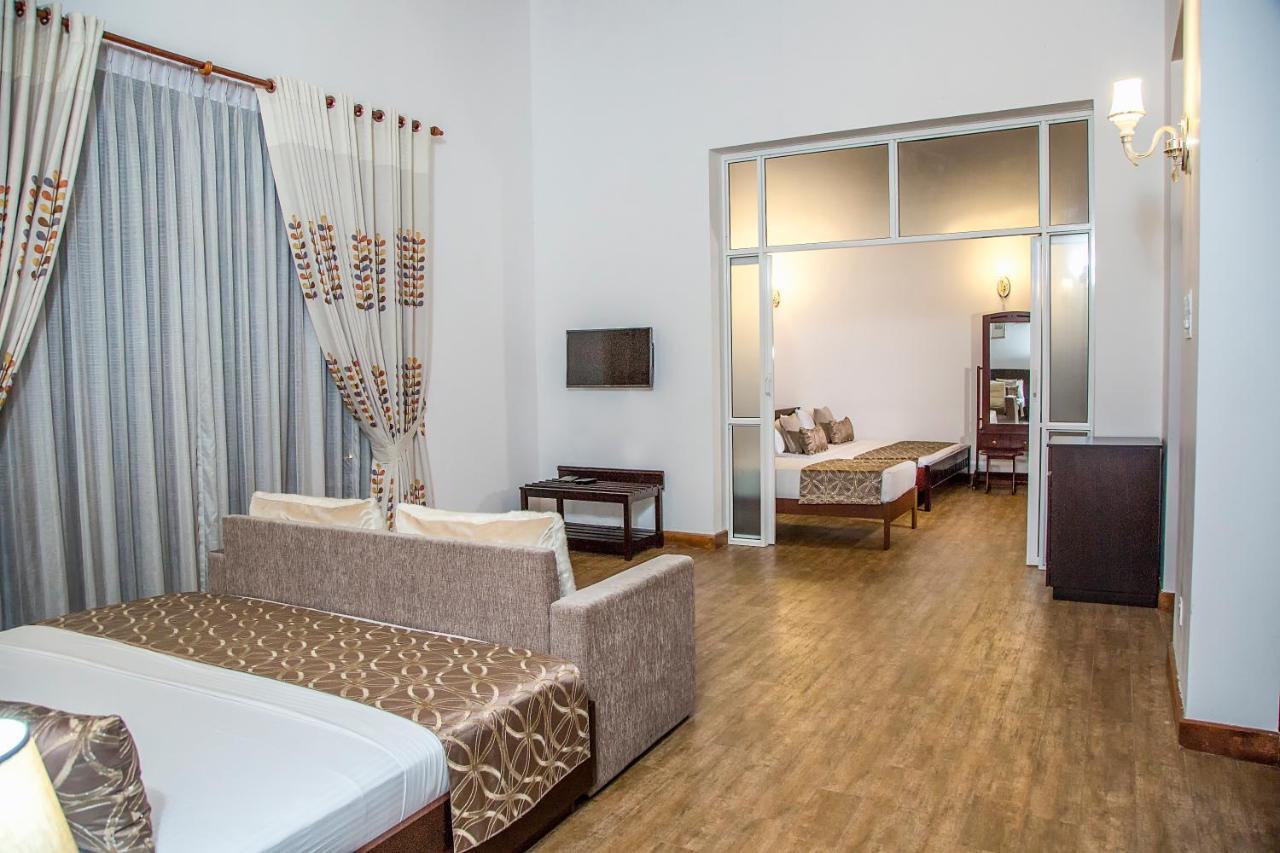 Villa Crystals Malabe Экстерьер фото